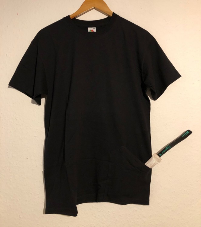 T-Shirt mit Taschen - schwarz